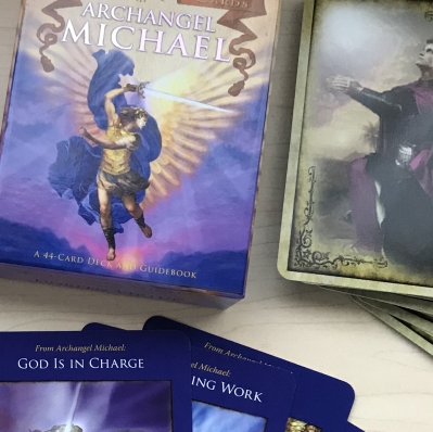 動画でお届け！あなたの知りたいことについてのメッセージ　大天使ミカエルオラクルカード